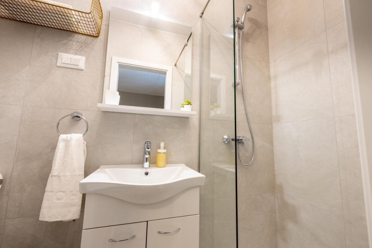 Apartment Bili-Sea View Apartment In The Center Makarska Exterior photo